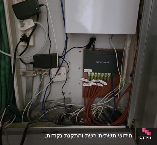 ארון תקשורת עם כבלים ומתגים, עבודה בתחום הרשתות